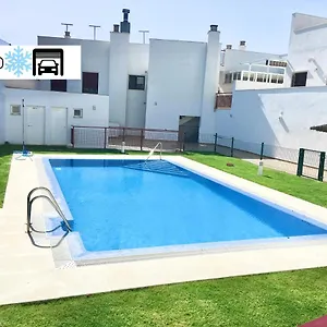 Apartamento Superior Con Piscina, Parking, Terraza, Aire Ac Y Wifi -solo Familias O Parejas-, Conil De La Frontera